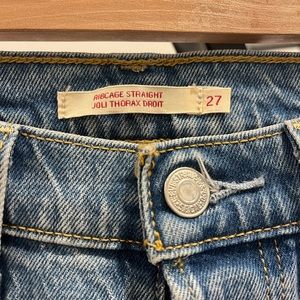 27/27 Levi’s Ribcage Straight - New